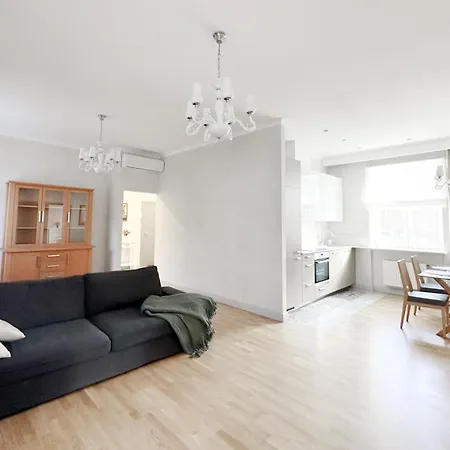 Heart, Space, Loft View, Free Parking Apartment *