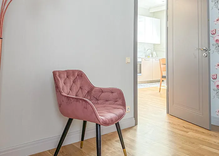 Heart, Space, Loft View, Free Parking Apartment