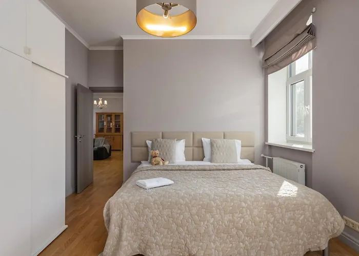 Heart, Space, Loft View, Free Parking Apartment *