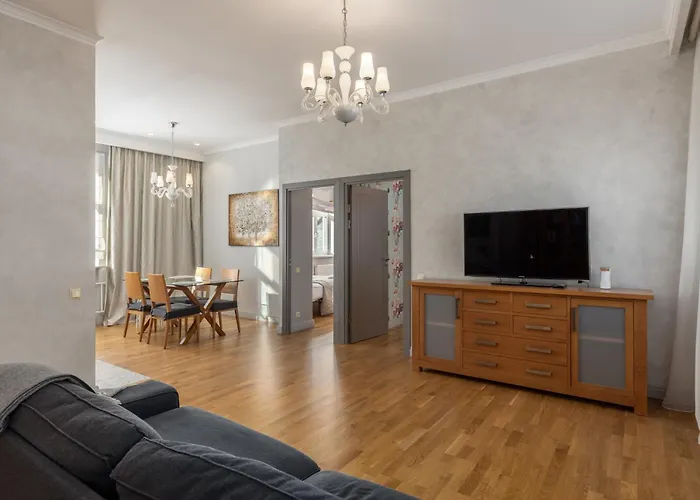 Heart, Space, Loft View, Free Parking Apartment *