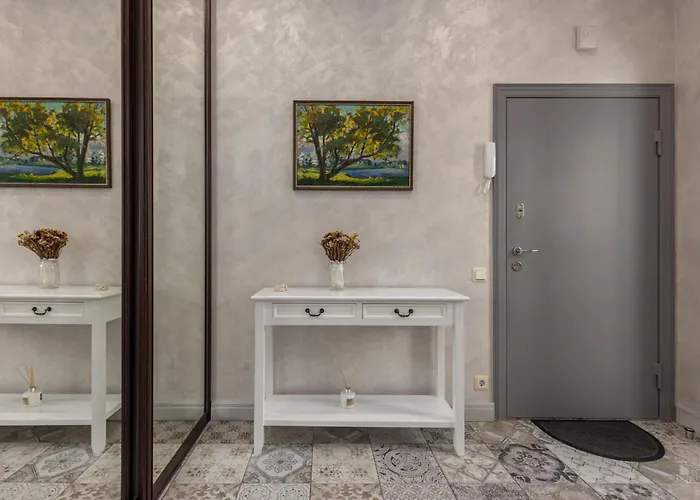 Heart, Space, Loft View, Free Parking Apartment *